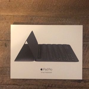 Brand New iPad 9.7 Smart Keyboard